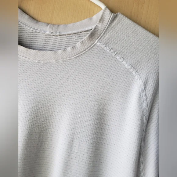 Lululemon Men's Gray Long Sleeve Training Shirt Medium - Picture 3 of 10